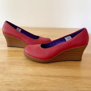 Crocs A Leigh Red Closed Toe Red Wedge Heels US 11